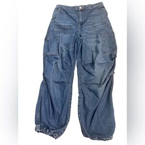 H&M divided barrel style jeans women’s size medium cargo button zip elastic back